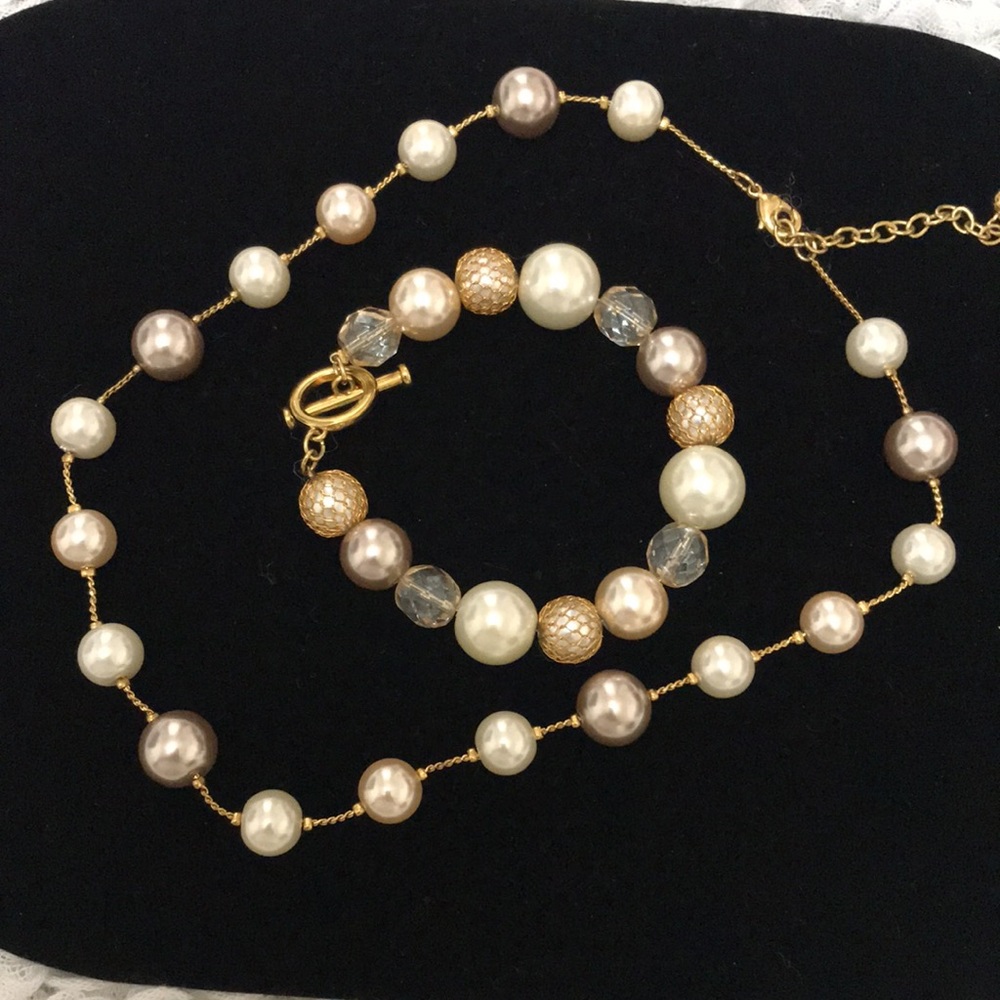 Dillards Beautiful Necklace & Bracelet